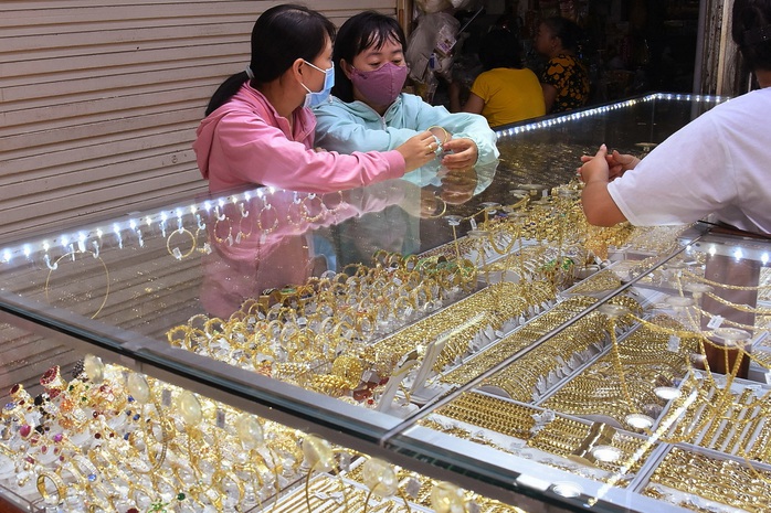 Giá vàng hôm nay 11-11: Tăng rất mạnh, lập đỉnh trong hai tuần qua- Ảnh 1. Giá vàng hôm nay 11-11: Tăng rất mạnh, lập đỉnh trong hai tuần qua- Ảnh 1.