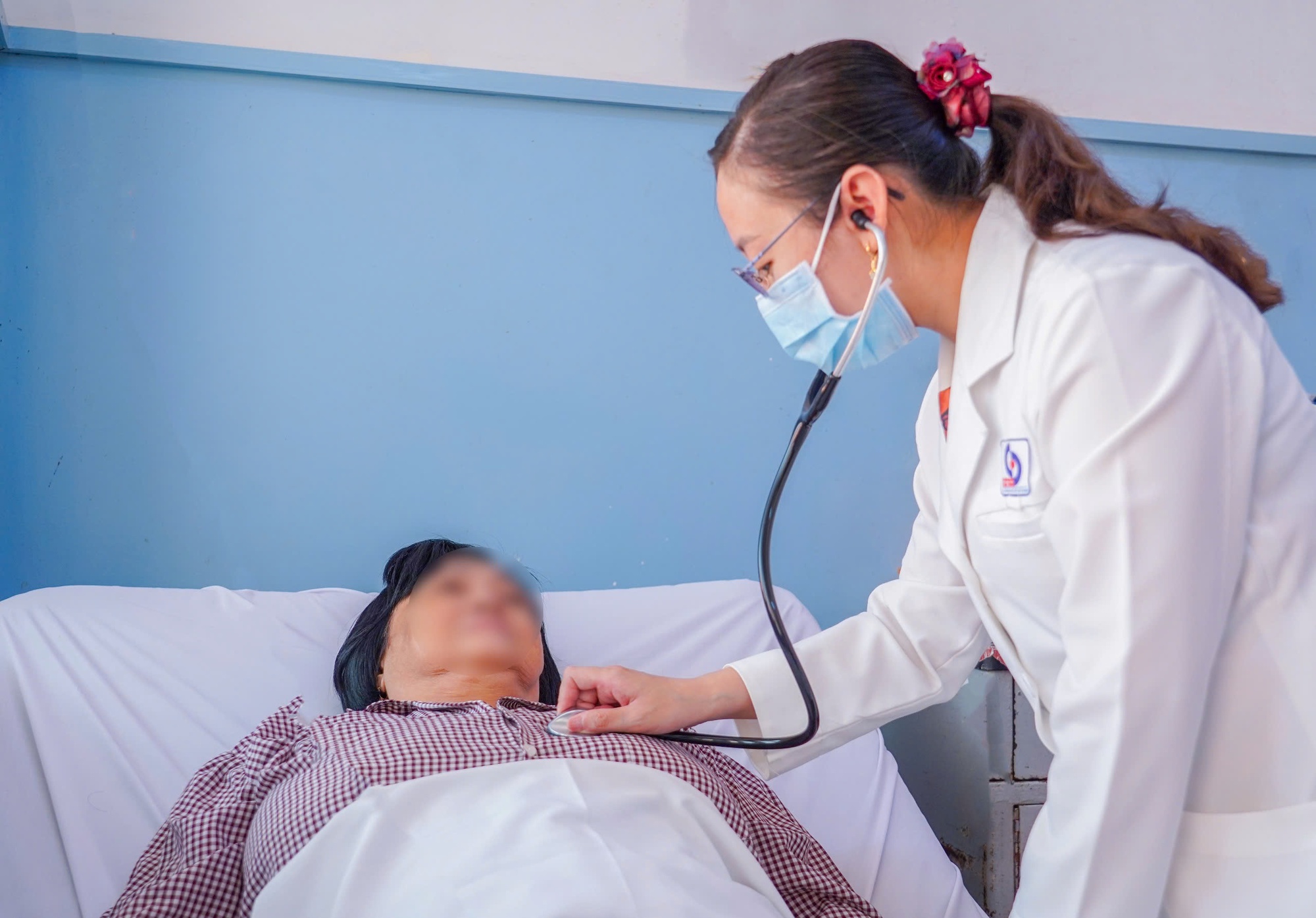 Vụ ngộ độc nghi do ăn bánh mì: 3 mẹ con sau ăn bánh mì đều cùng ngộ độc - Ảnh 1.