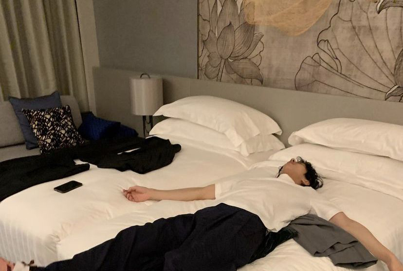 Đêm nằm xuống chuẩn bị ngủ mà thấy 4 điều kỳ lạ này thì XIN CHIA BUỒN, nhiều loại khối u "núp" trong người bạn - Ảnh 1.