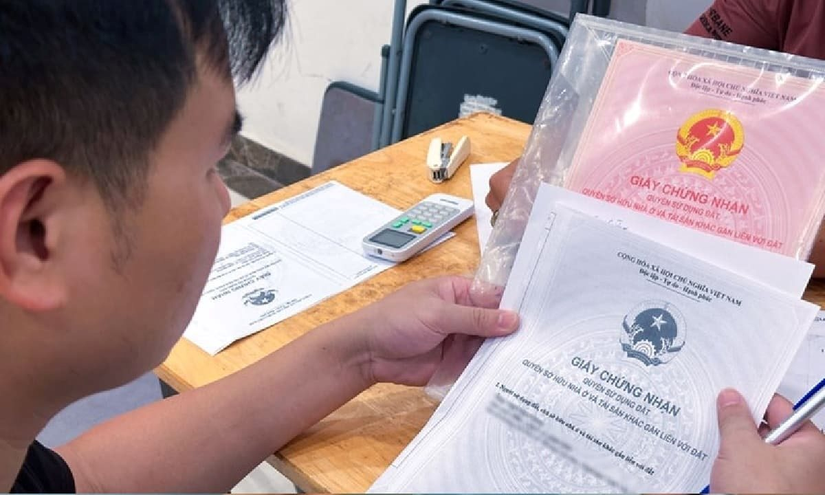 Thông báo mới nhất liên quan đến sổ đỏ và VNeID- Ảnh 1.