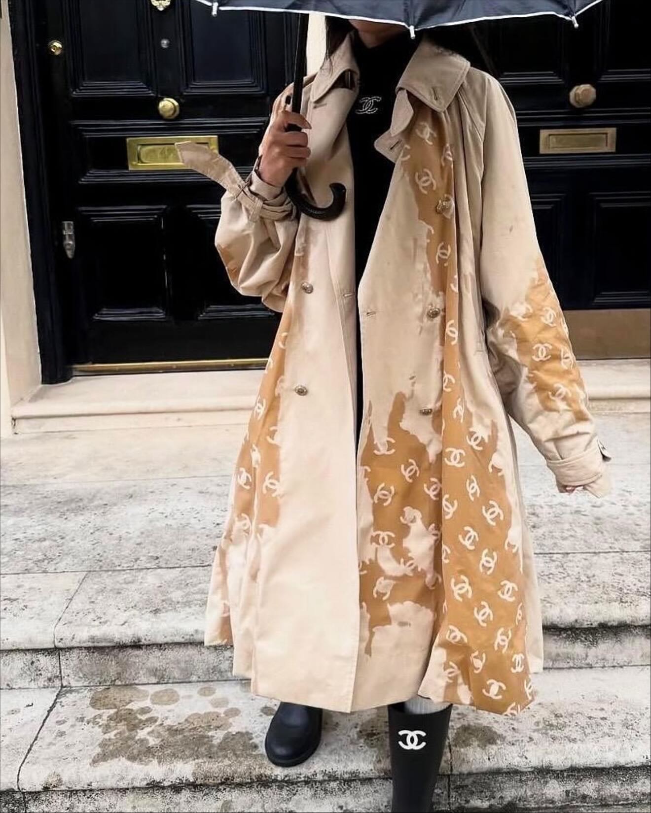 Chanel bán áo khoác gần 200 triệu, quan trọng là phải dầm mưa mới biết đang mặc đồ hiệu!- Ảnh 8.