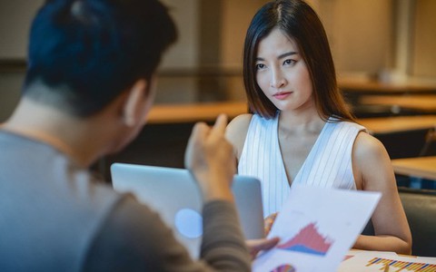 Bị đồng nghiệp ghét vì “thích nịnh sếp”, 1 năm sau họ mới hiểu ra lý do khiến tôi phải làm thế- Ảnh 1.