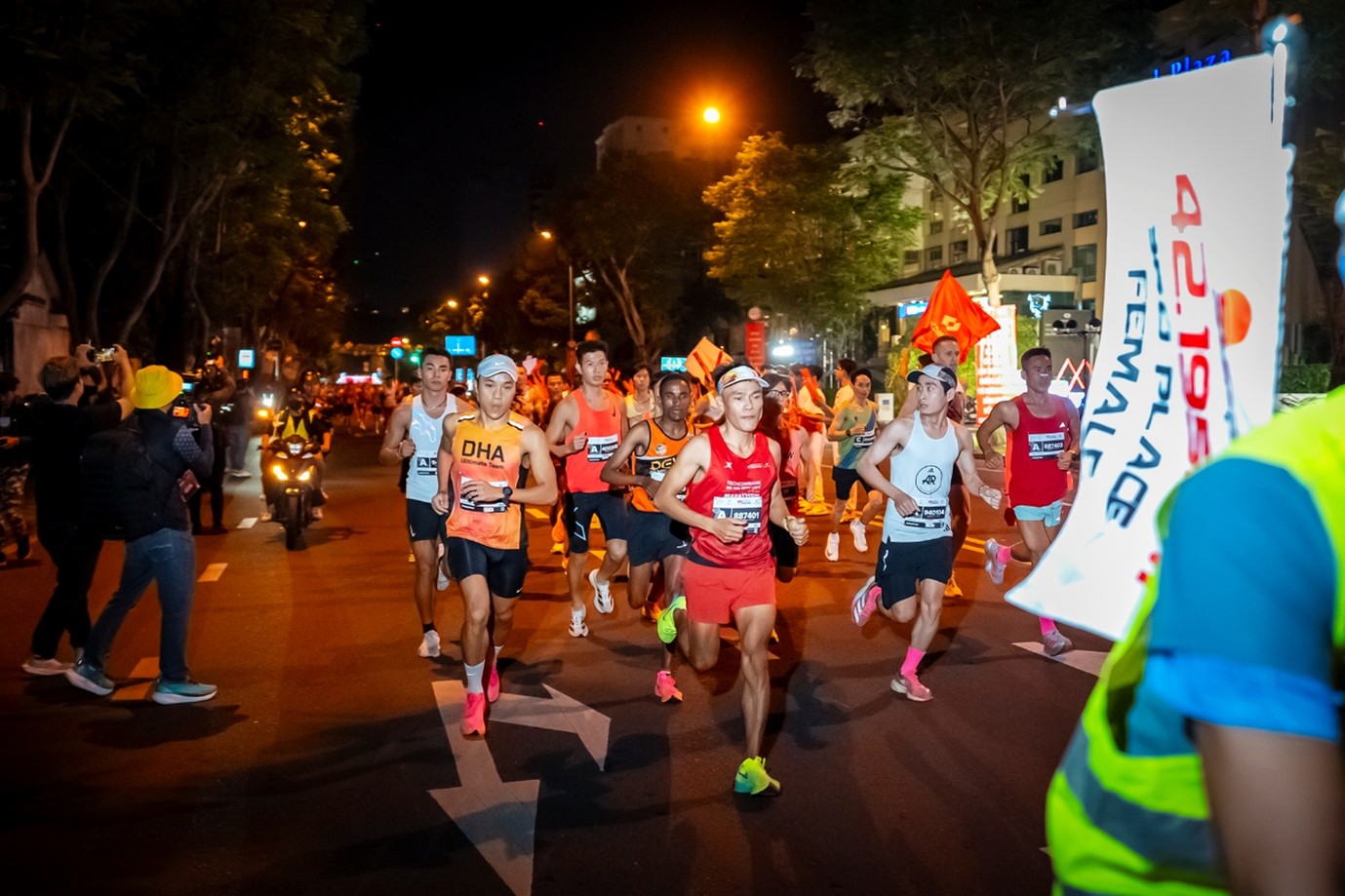 Lan tỏa “Bước chạy vì một Việt Nam vượt trội”, hàng chục ngàn người cùng Techcombank trao cơ hội bước đi cho trẻ em Việt - Ảnh 1.