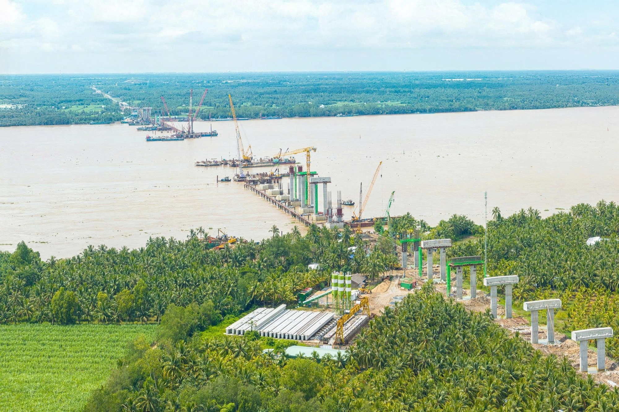 Đèo Cả báo tin vui: Cầu có trụ tháp cao tương đương tòa nhà 35 tầng, nhịp chính dài thứ 2 Việt Nam vừa vượt tiến độ - Ảnh 1.