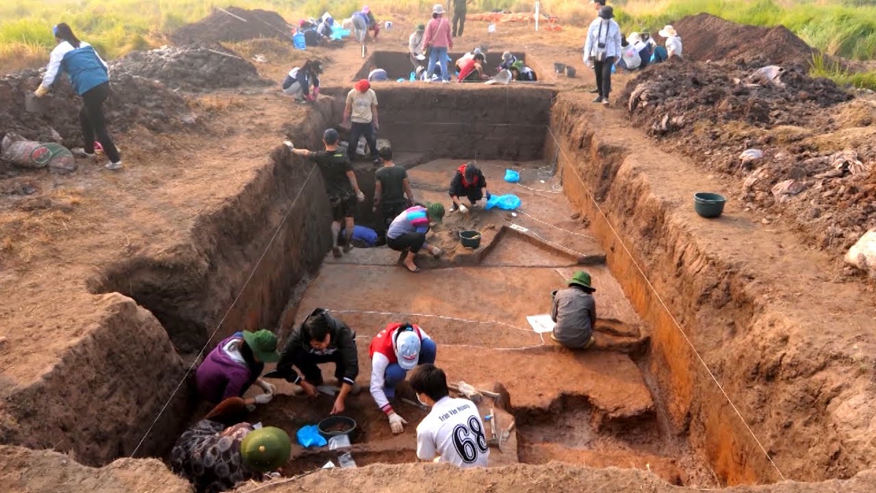 Phát hiện ngôi làng cổ dưới lòng đất ở Hà Nội: Chuyên gia khai quật tới 11 lần, chứa ‘báu vật’ 3.500 tuổi- Ảnh 3. Phát hiện ngôi làng cổ dưới lòng đất ở Hà Nội: Chuyên gia khai quật tới 11 lần, chứa ‘báu vật’ 3.500 tuổi- Ảnh 3.