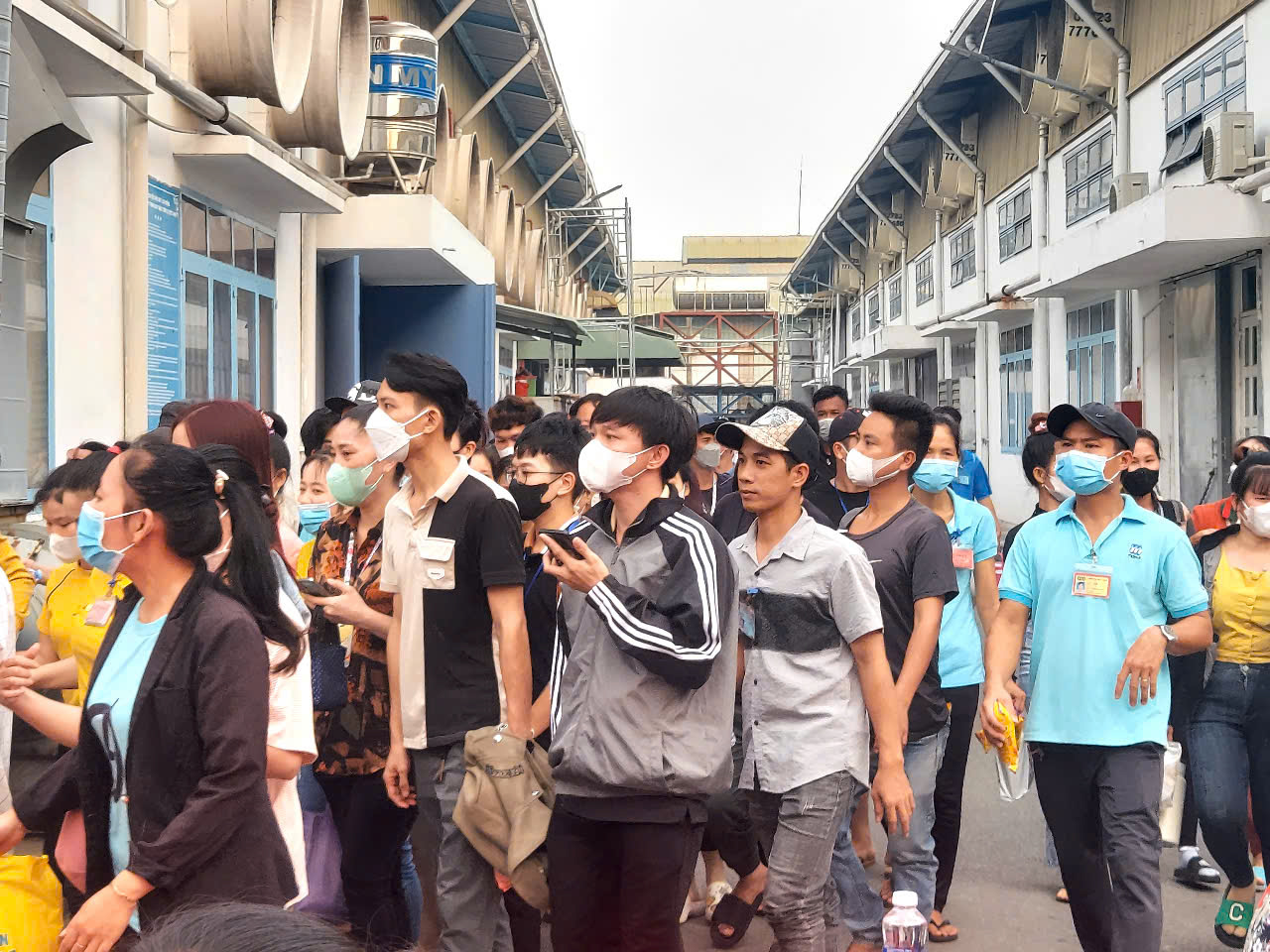 TP HCM: Người lao động ở phường, xã nào được tăng lương tối thiểu 870.000 đồng/tháng từ năm 2026? - Ảnh 1.