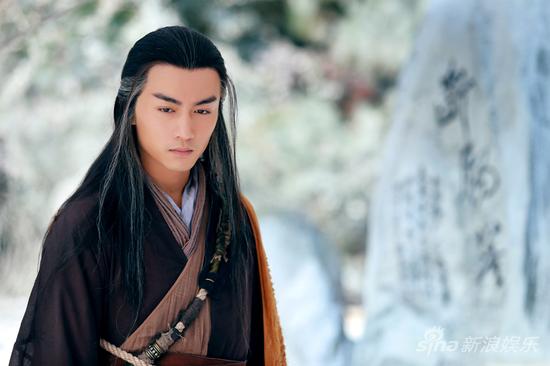 Tiêu Phong bại dưới tay Vô Danh Thần Tăng, đổi thành Dương Quá liệu có cơ thắng? Chỉ cần so 1 điểm là rõ- Ảnh 2. Tiêu Phong bại dưới tay Vô Danh Thần Tăng, đổi thành Dương Quá liệu có cơ thắng? Chỉ cần so 1 điểm là rõ- Ảnh 2.