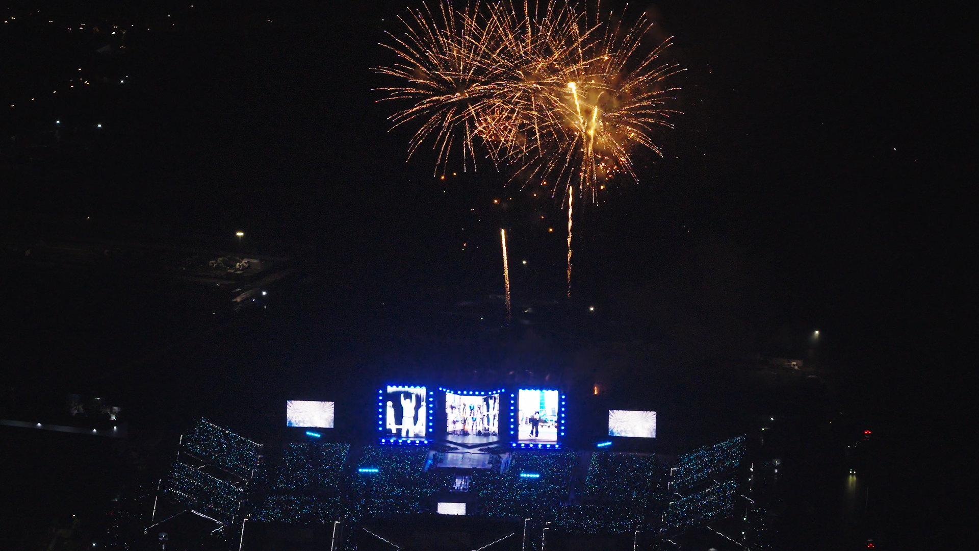 100 nghìn người đến concert G-DRAGON tại Hà Nội: Show quốc tế có lượng khán giả lớn nhất Việt Nam- Ảnh 12. 100 nghìn người đến concert G-DRAGON tại Hà Nội: Show quốc tế có lượng khán giả lớn nhất Việt Nam- Ảnh 12.