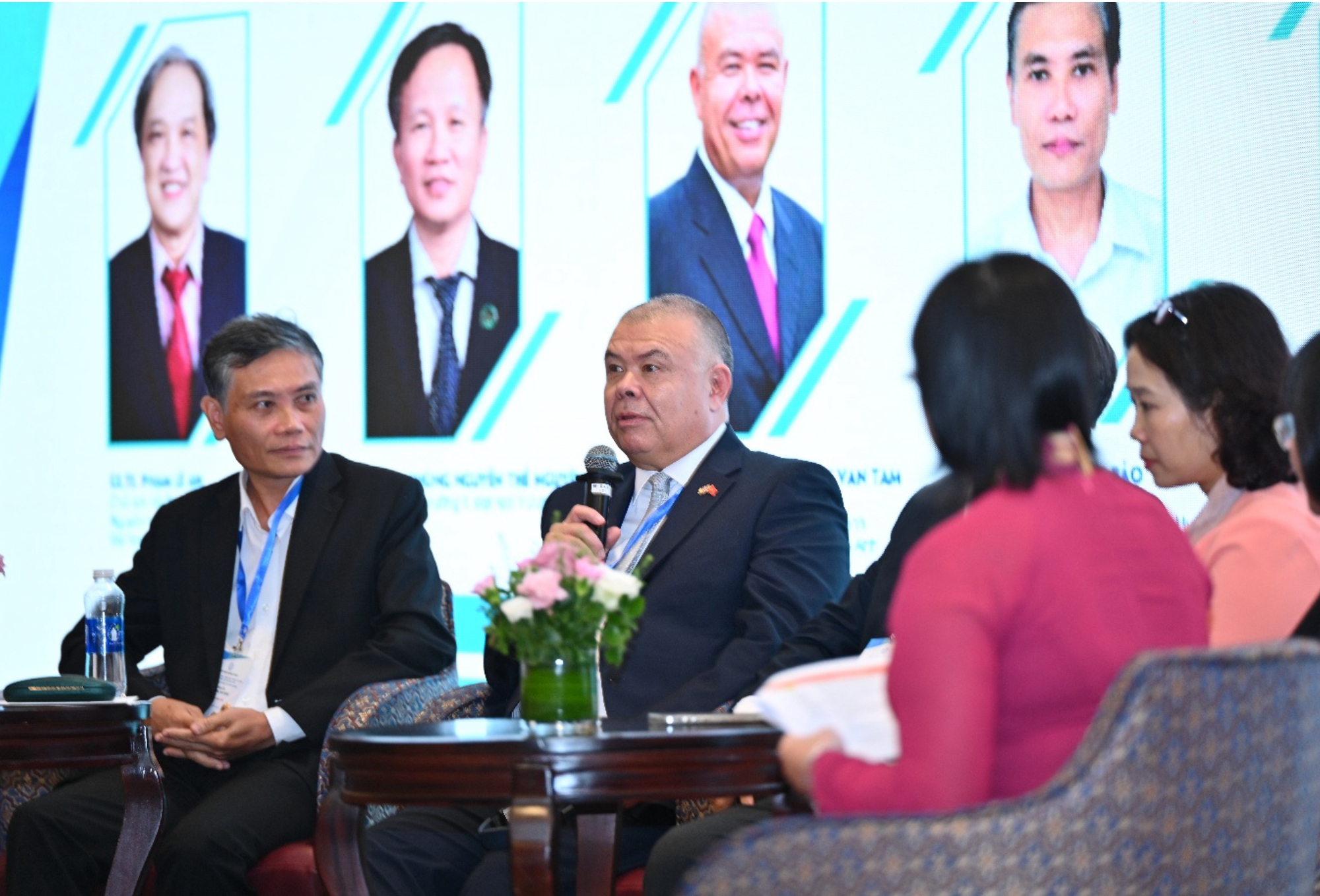 Người Việt tuổi thọ cao nhưng năm sống khoẻ thấp: Đại học Y Dược TP.HCM đưa vắc-xin học vào đào tạo bác sĩ sau đại học- Ảnh 3. Người Việt tuổi thọ cao nhưng năm sống khoẻ thấp: Đại học Y Dược TP.HCM đưa vắc-xin học vào đào tạo bác sĩ sau đại học- Ảnh 3.