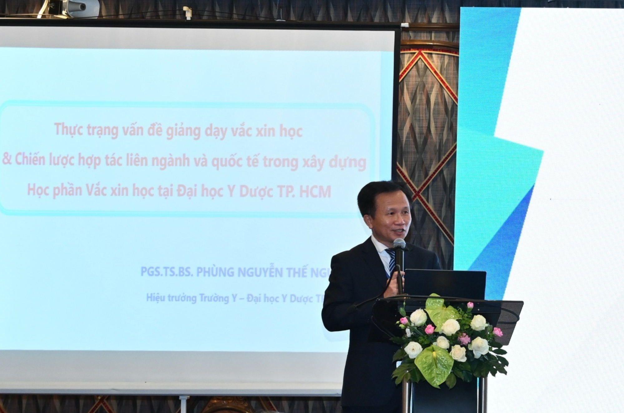 Người Việt tuổi thọ cao nhưng năm sống khoẻ thấp: Đại học Y Dược TP.HCM đưa vắc-xin học vào đào tạo bác sĩ sau đại học- Ảnh 4. Người Việt tuổi thọ cao nhưng năm sống khoẻ thấp: Đại học Y Dược TP.HCM đưa vắc-xin học vào đào tạo bác sĩ sau đại học- Ảnh 4.