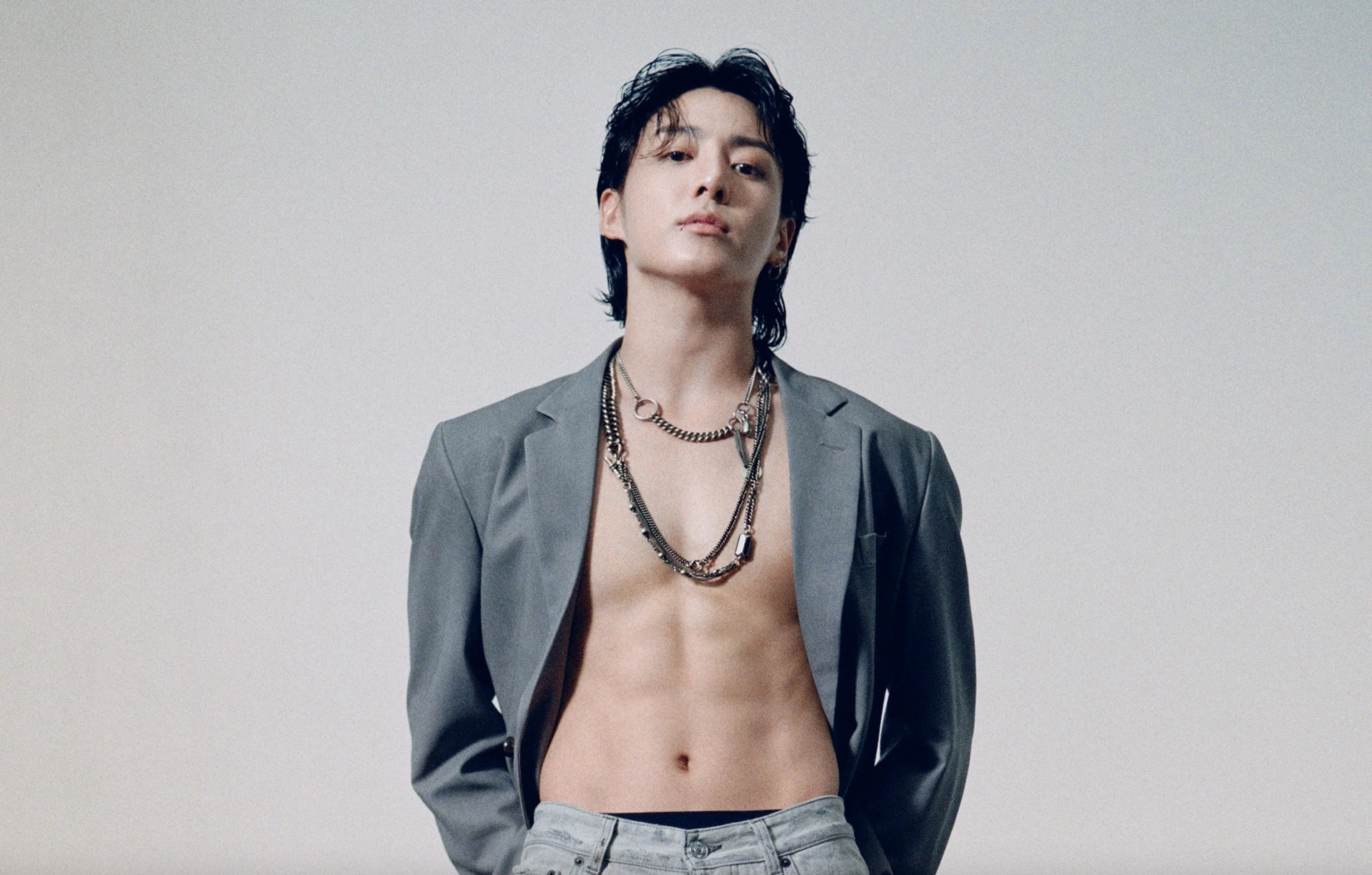 Choáng váng vì Jungkook (BTS) bị "phốt": Là tra nam, đã đưa 4 cô gái về nhà chỉ trong 1 tháng? - Ảnh 1. Choáng váng vì Jungkook (BTS) bị "phốt": Là tra nam, đã đưa 4 cô gái về nhà chỉ trong 1 tháng? - Ảnh 1.