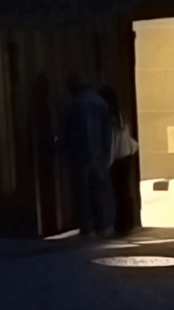 Choáng váng vì Jungkook (BTS) bị "phốt": Là tra nam, đã đưa 4 cô gái về nhà chỉ trong 1 tháng? - Ảnh 2. Choáng váng vì Jungkook (BTS) bị "phốt": Là tra nam, đã đưa 4 cô gái về nhà chỉ trong 1 tháng? - Ảnh 2.