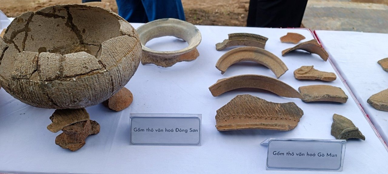 Phát hiện ngôi làng cổ dưới lòng đất ở Hà Nội: Chuyên gia khai quật tới 11 lần, chứa ‘báu vật’ 3.500 tuổi- Ảnh 6. Phát hiện ngôi làng cổ dưới lòng đất ở Hà Nội: Chuyên gia khai quật tới 11 lần, chứa ‘báu vật’ 3.500 tuổi- Ảnh 6.