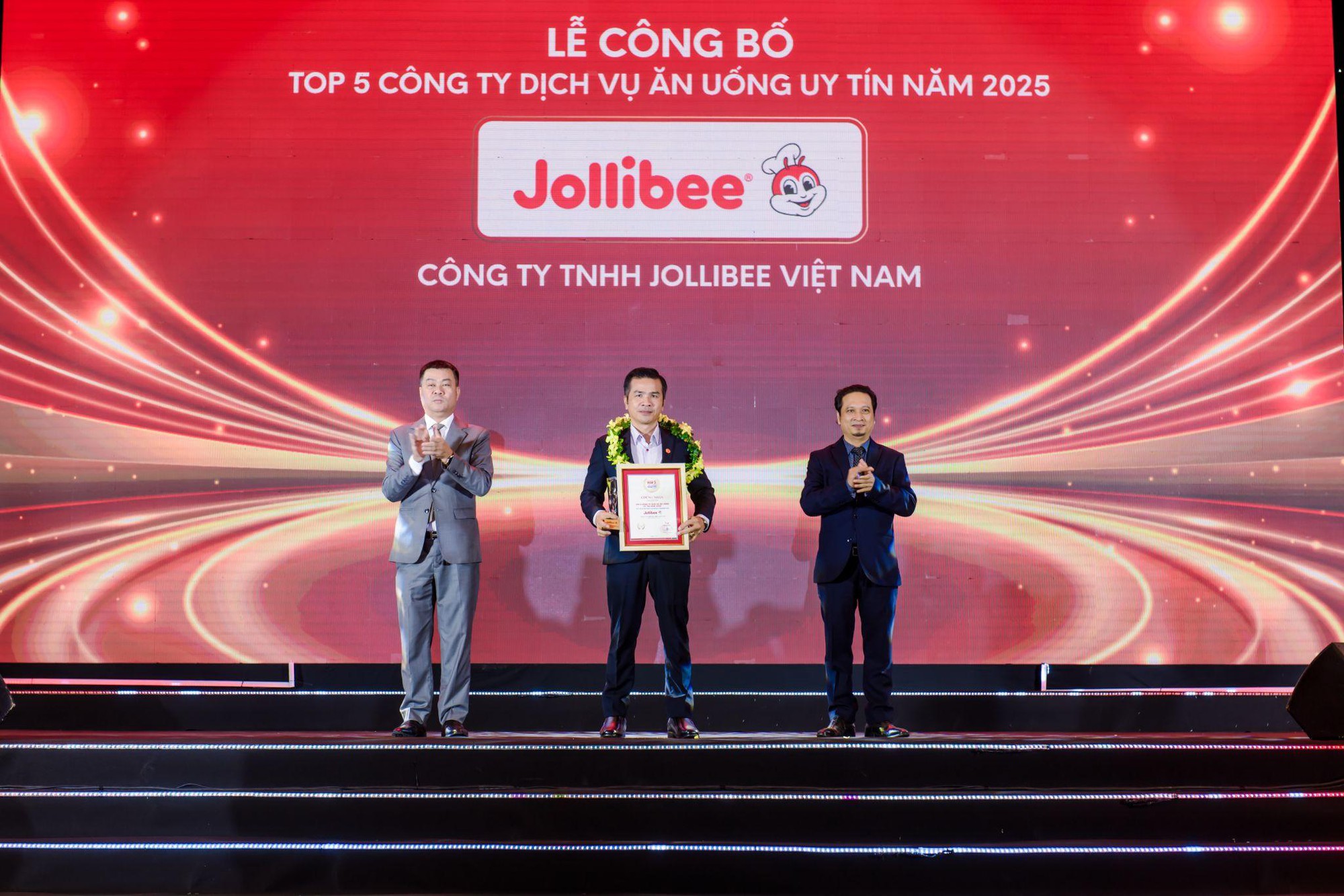 Jollibee Việt Nam khẳng định vị thế dẫn đầu khi nắm giữ 22% thị phần fastfood năm 2024- Ảnh 1. Jollibee Việt Nam khẳng định vị thế dẫn đầu khi nắm giữ 22% thị phần fastfood năm 2024- Ảnh 1.