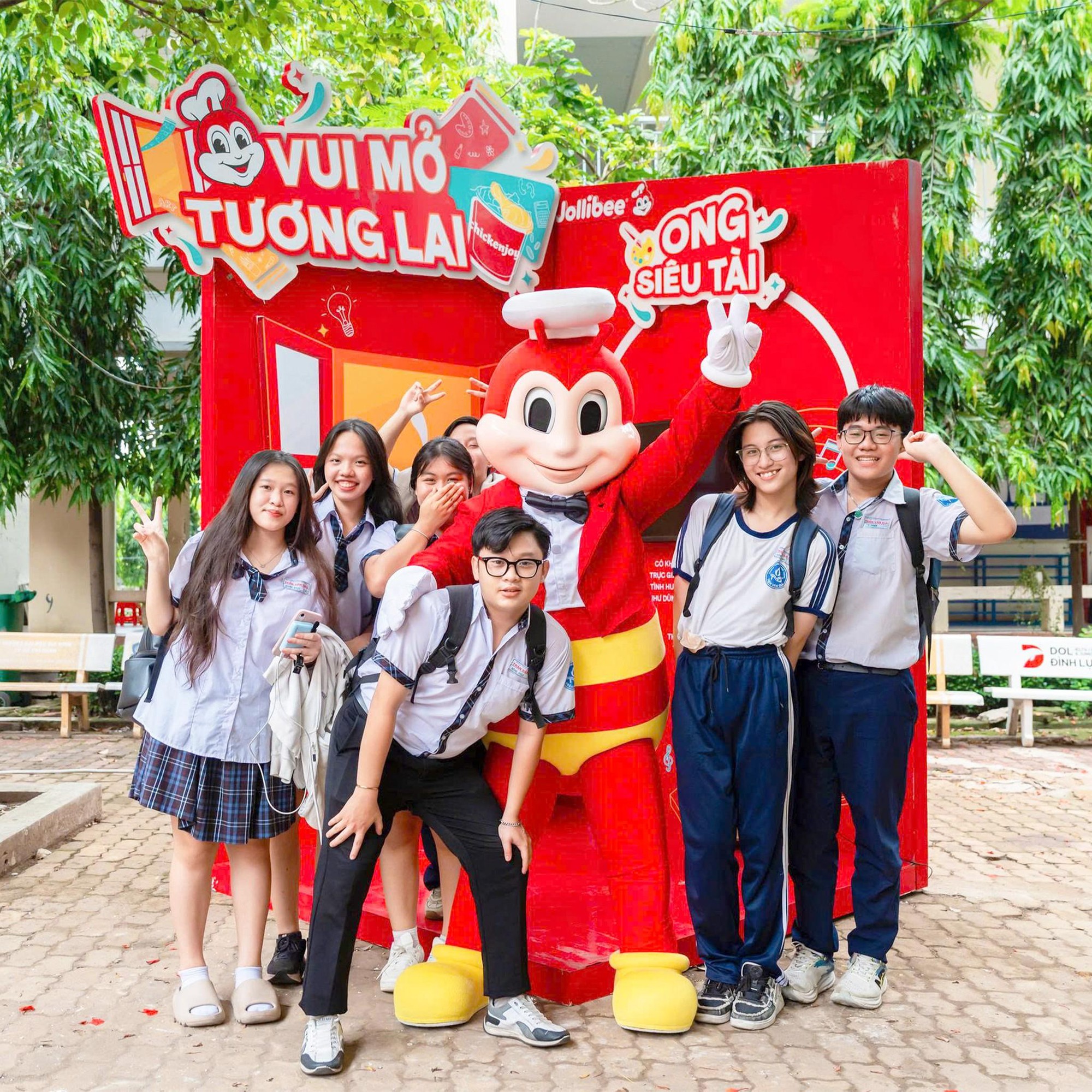 Jollibee Việt Nam khẳng định vị thế dẫn đầu khi nắm giữ 22% thị phần fastfood năm 2024- Ảnh 4. Jollibee Việt Nam khẳng định vị thế dẫn đầu khi nắm giữ 22% thị phần fastfood năm 2024- Ảnh 4.