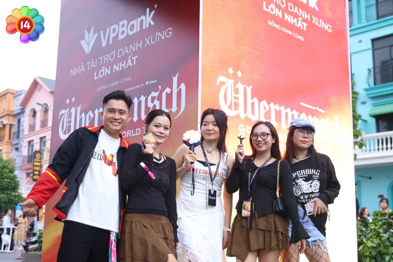 100 nghìn người đến concert G-DRAGON tại Hà Nội: Show quốc tế có lượng khán giả lớn nhất Việt Nam- Ảnh 14. 100 nghìn người đến concert G-DRAGON tại Hà Nội: Show quốc tế có lượng khán giả lớn nhất Việt Nam- Ảnh 14.