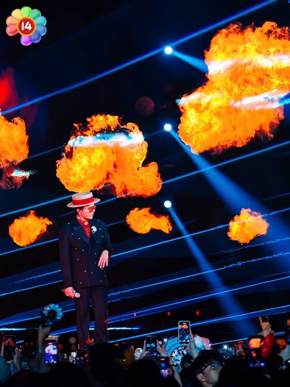 100 nghìn người đến concert G-DRAGON tại Hà Nội: Show quốc tế có lượng khán giả lớn nhất Việt Nam- Ảnh 9. 100 nghìn người đến concert G-DRAGON tại Hà Nội: Show quốc tế có lượng khán giả lớn nhất Việt Nam- Ảnh 9.