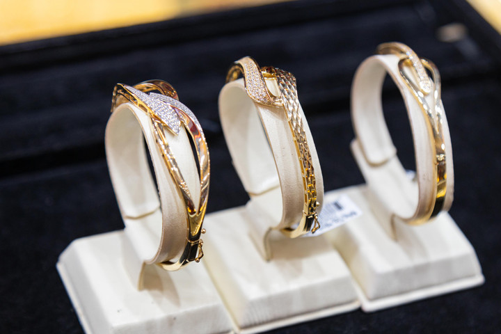 Giá vàng hôm nay 12/11: Tiếp tục xu hướng tăng- Ảnh 1.