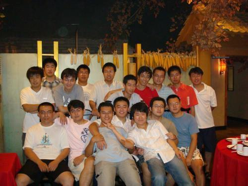 Bỏ về trước để trốn "chia bill" họp lớp, ai ngờ lớp trưởng có hành động khiến tôi cả đời không quên- Ảnh 2. Bỏ về trước để trốn "chia bill" họp lớp, ai ngờ lớp trưởng có hành động khiến tôi cả đời không quên- Ảnh 2.