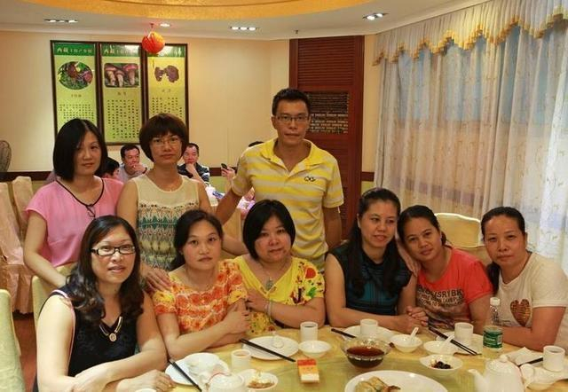 Bỏ về trước để trốn "chia bill" họp lớp, ai ngờ lớp trưởng có hành động khiến tôi cả đời không quên- Ảnh 1. Bỏ về trước để trốn "chia bill" họp lớp, ai ngờ lớp trưởng có hành động khiến tôi cả đời không quên- Ảnh 1.