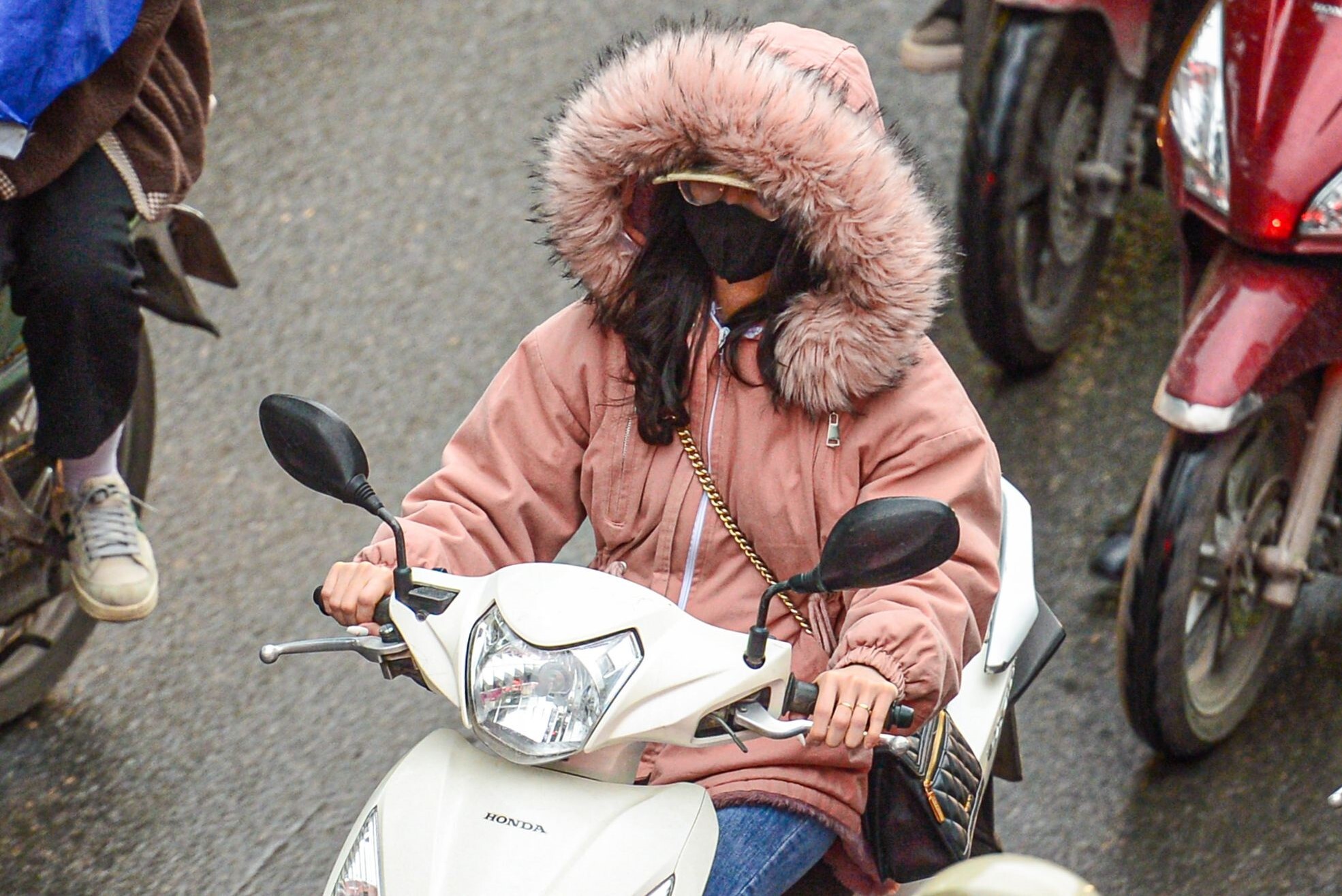 Miền Bắc rét đậm, nền nhiệt Hà Nội giảm sâu xuống 14 độ C vào hôm nào?- Ảnh 1. Miền Bắc rét đậm, nền nhiệt Hà Nội giảm sâu xuống 14 độ C vào hôm nào?- Ảnh 1.