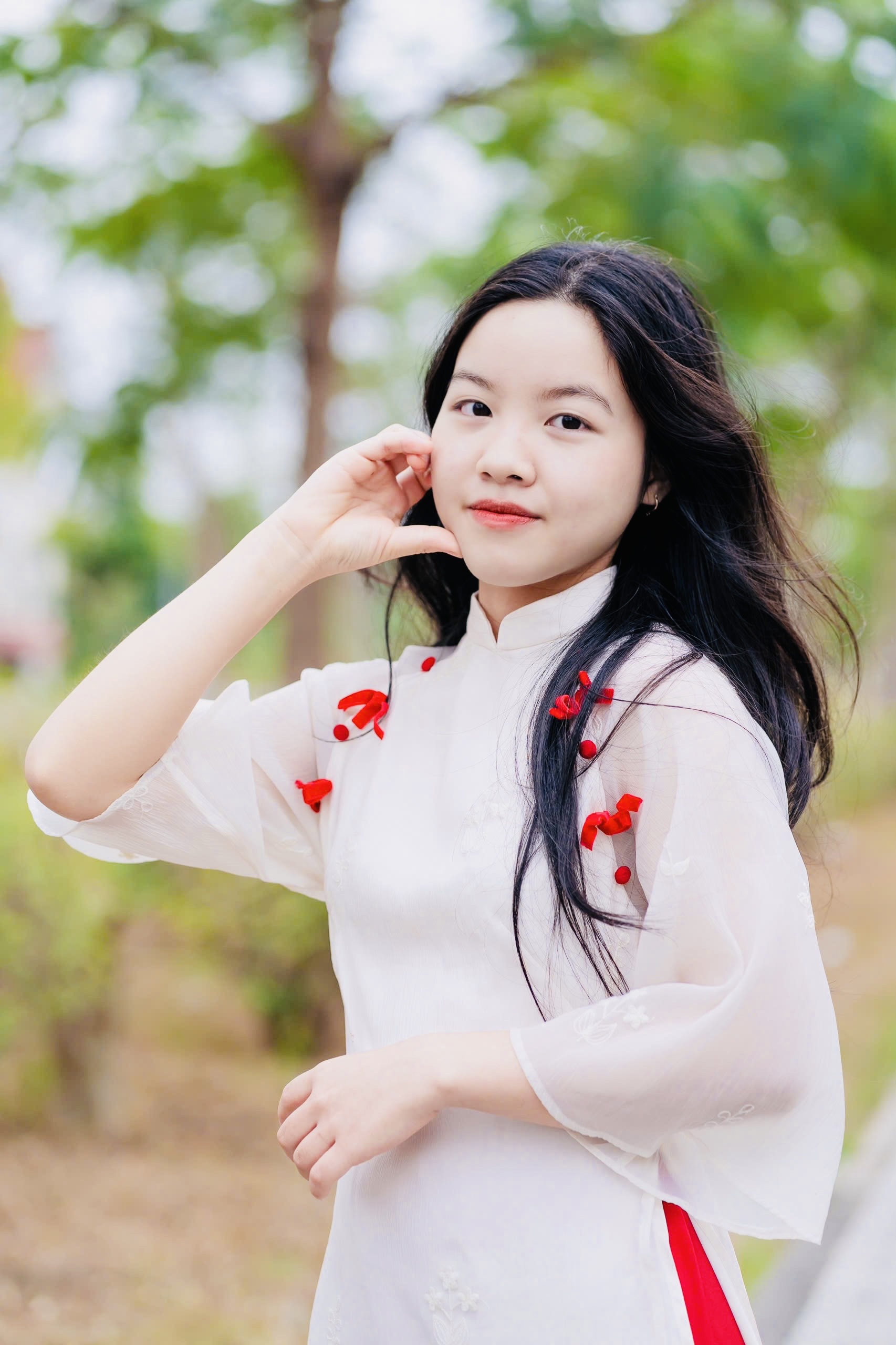 Không tốn tiền học thêm, nữ sinh ở Hà Nội thông thạo 3 thứ tiếng, giành học bổng du học rồi có quyết định bất ngờ!