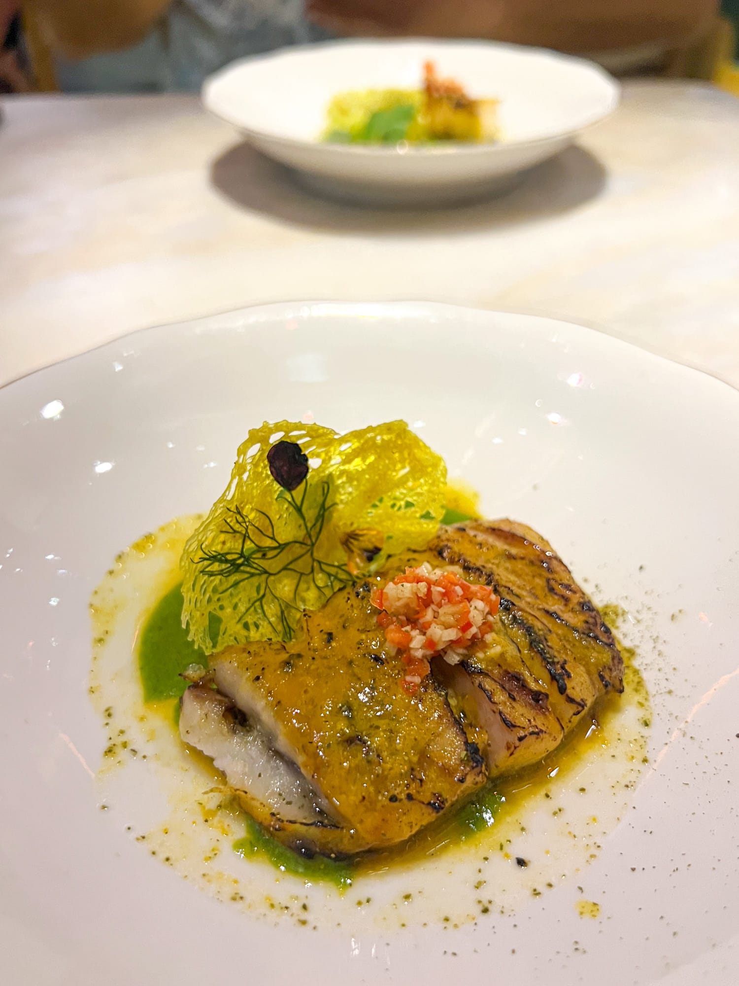 Ẩm thực cao cấp của Việt Nam là như thế nào? Khách Tây nếm thử 12 món của nhà hàng "ngon nhất đất nước" - Ảnh 6. Ẩm thực cao cấp của Việt Nam là như thế nào? Khách Tây nếm thử 12 món của nhà hàng "ngon nhất đất nước" - Ảnh 6.