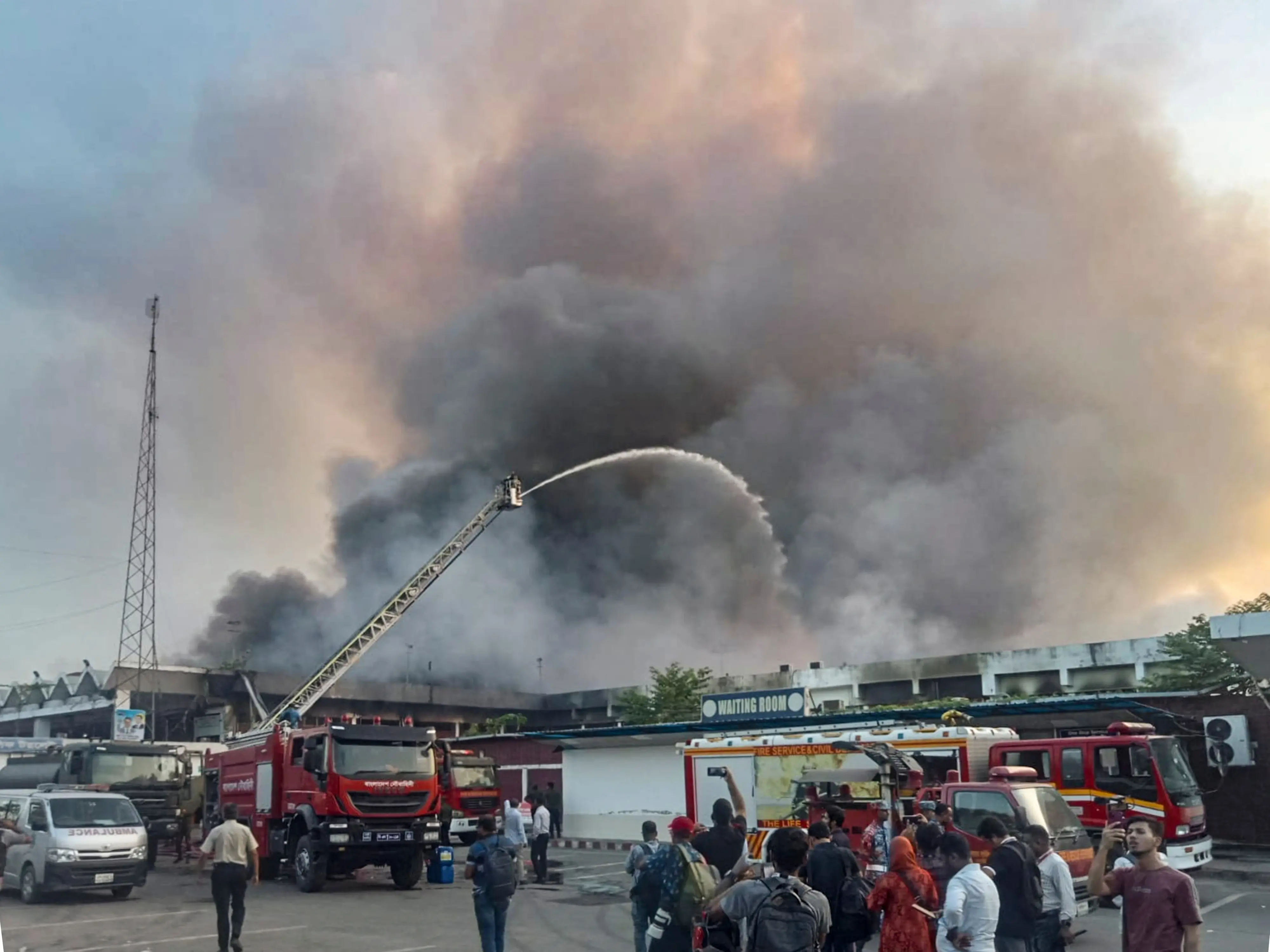 Cháy chùa trên núi Trung Quốc: Nghi do du khách, người dân cách nhiều km kể khoảnh khắc phát hiện lửa, - Ảnh 3. Cháy chùa trên núi Trung Quốc: Nghi do du khách, người dân cách nhiều km kể khoảnh khắc phát hiện lửa, - Ảnh 3.