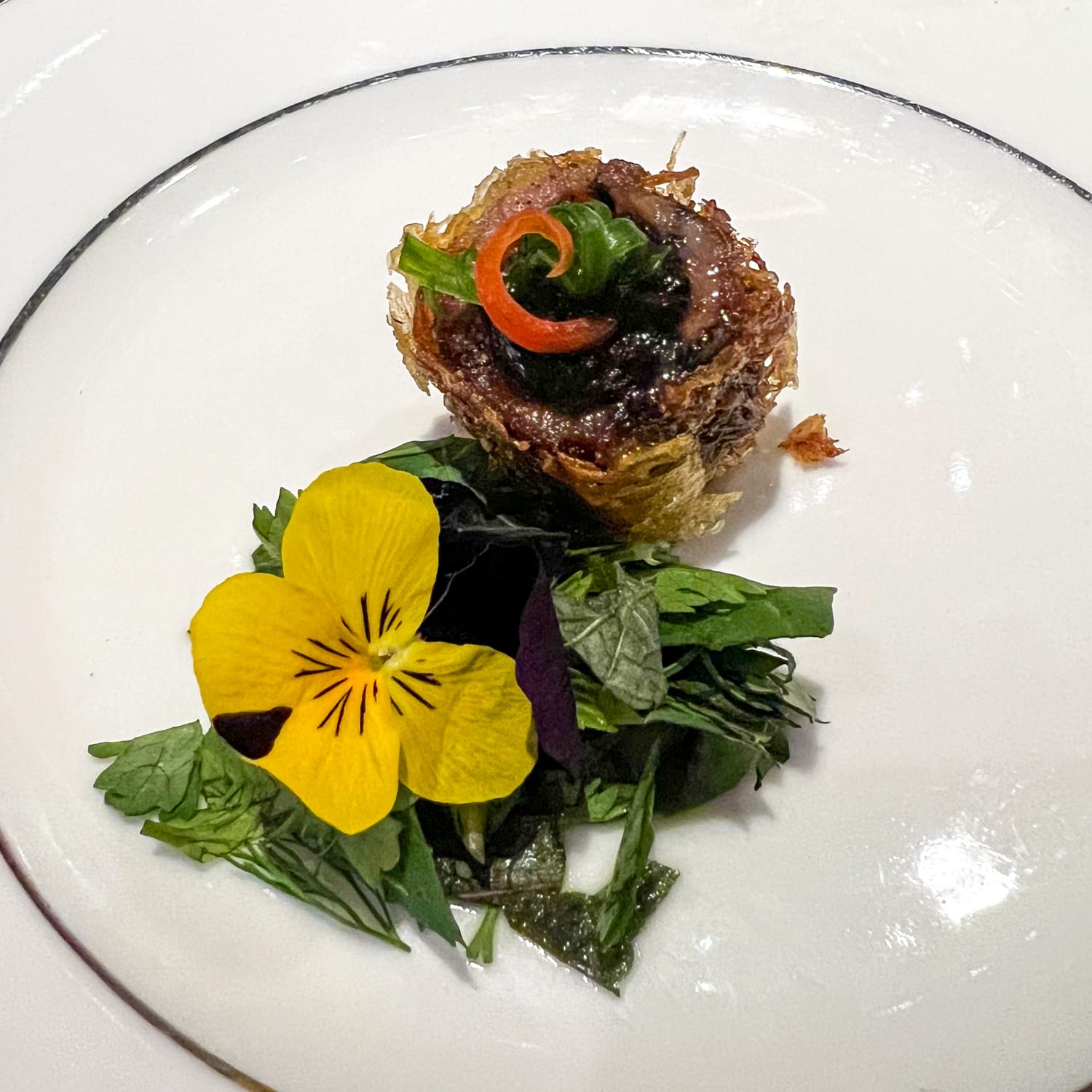 Ẩm thực cao cấp của Việt Nam là như thế nào? Khách Tây nếm thử 12 món của nhà hàng "ngon nhất đất nước" - Ảnh 3. Ẩm thực cao cấp của Việt Nam là như thế nào? Khách Tây nếm thử 12 món của nhà hàng "ngon nhất đất nước" - Ảnh 3.