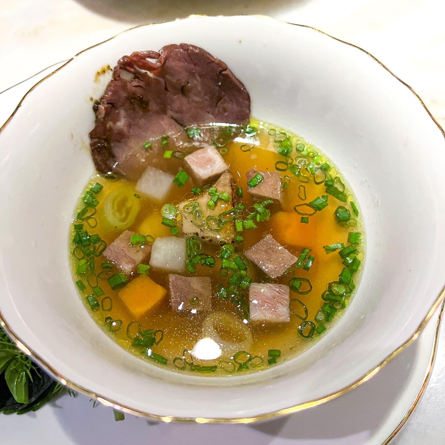 Ẩm thực cao cấp của Việt Nam là như thế nào? Khách Tây nếm thử 12 món của nhà hàng "ngon nhất đất nước" - Ảnh 10. Ẩm thực cao cấp của Việt Nam là như thế nào? Khách Tây nếm thử 12 món của nhà hàng "ngon nhất đất nước" - Ảnh 10.