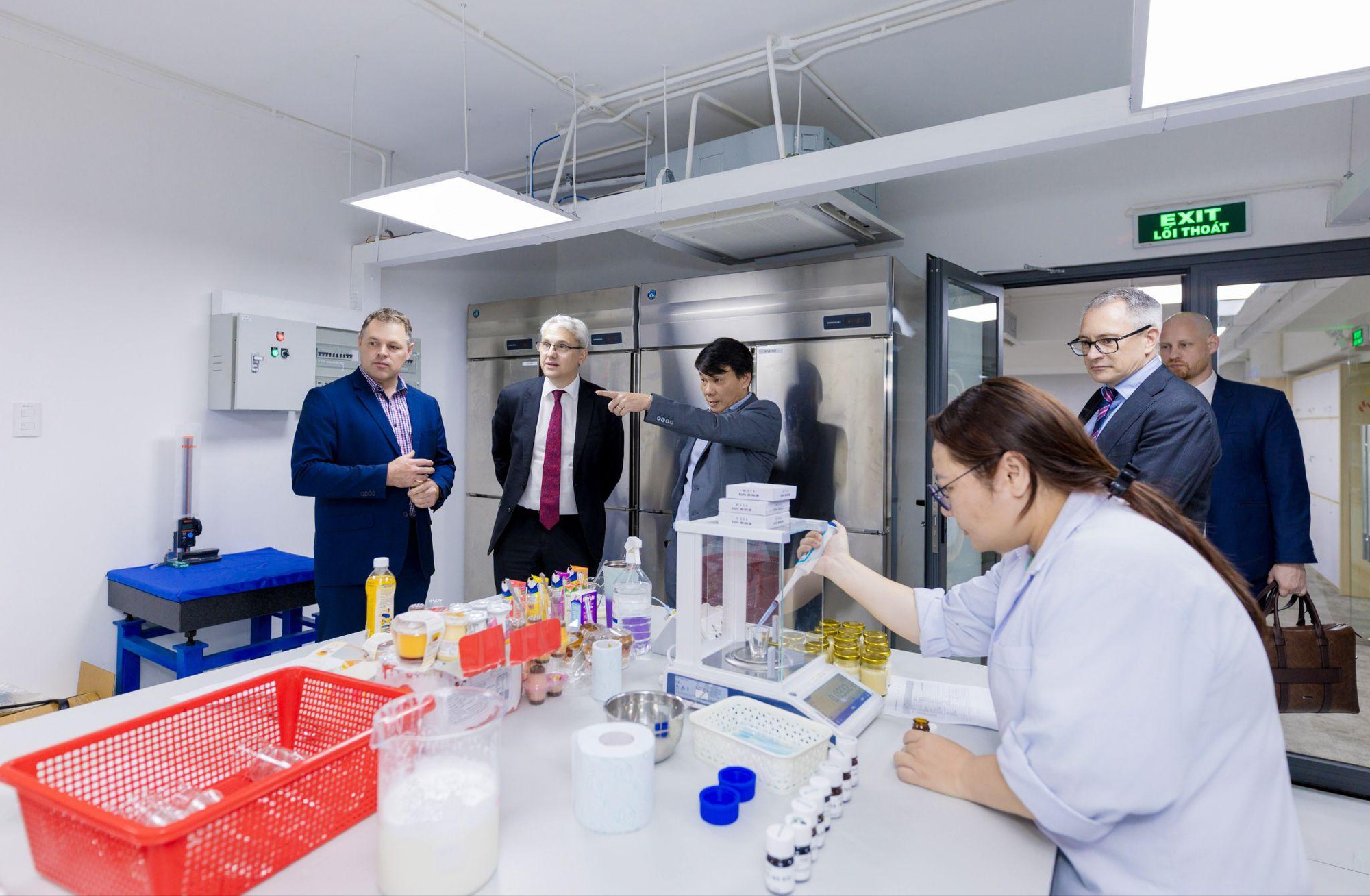 Bộ trưởng bộ tài chính bang Victoria ghé thăm Nutifood, khẳng định uy tín thương hiệu Gippsnature - Ảnh 1. Bộ trưởng bộ tài chính bang Victoria ghé thăm Nutifood, khẳng định uy tín thương hiệu Gippsnature - Ảnh 1.