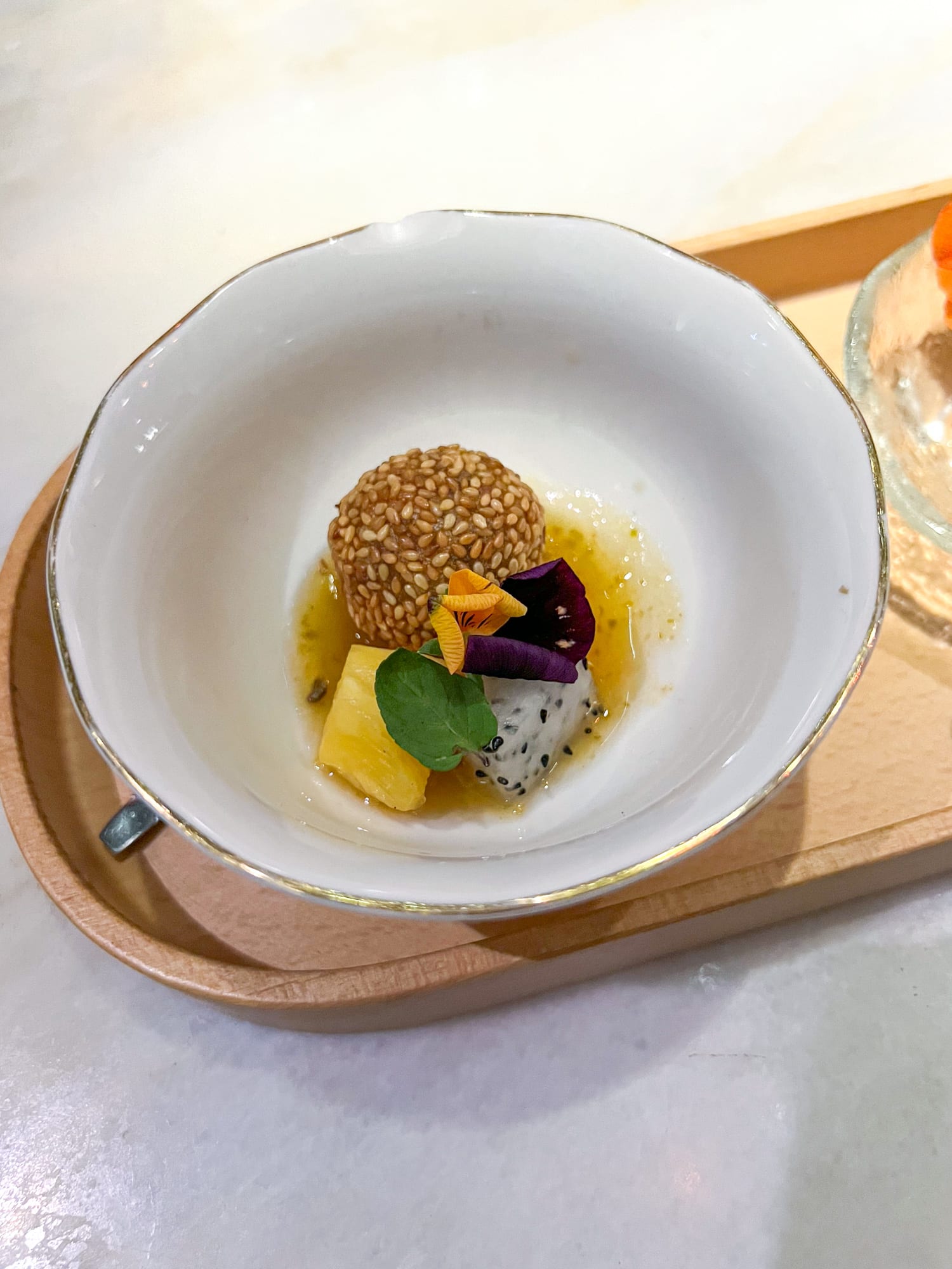 Ẩm thực cao cấp của Việt Nam là như thế nào? Khách Tây nếm thử 12 món của nhà hàng "ngon nhất đất nước" - Ảnh 12. Ẩm thực cao cấp của Việt Nam là như thế nào? Khách Tây nếm thử 12 món của nhà hàng "ngon nhất đất nước" - Ảnh 12.