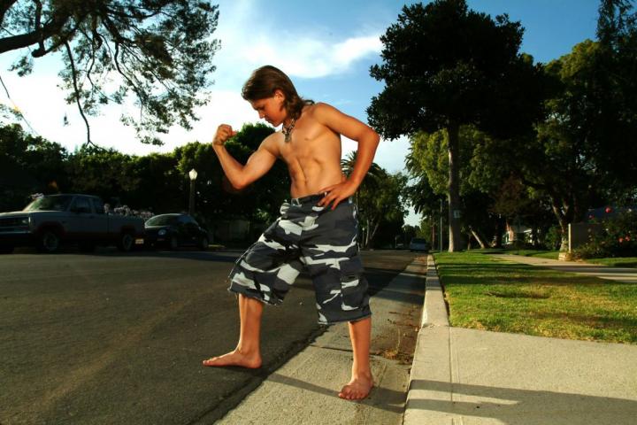 Cậu bé 8 tuổi đã là quái vật thể hình cơ bắp cuồn cuộn, bụng 6 múi sầu riêng, nhìn 20 năm sau mới choáng- Ảnh 2. Cậu bé 8 tuổi đã là quái vật thể hình cơ bắp cuồn cuộn, bụng 6 múi sầu riêng, nhìn 20 năm sau mới choáng- Ảnh 2.