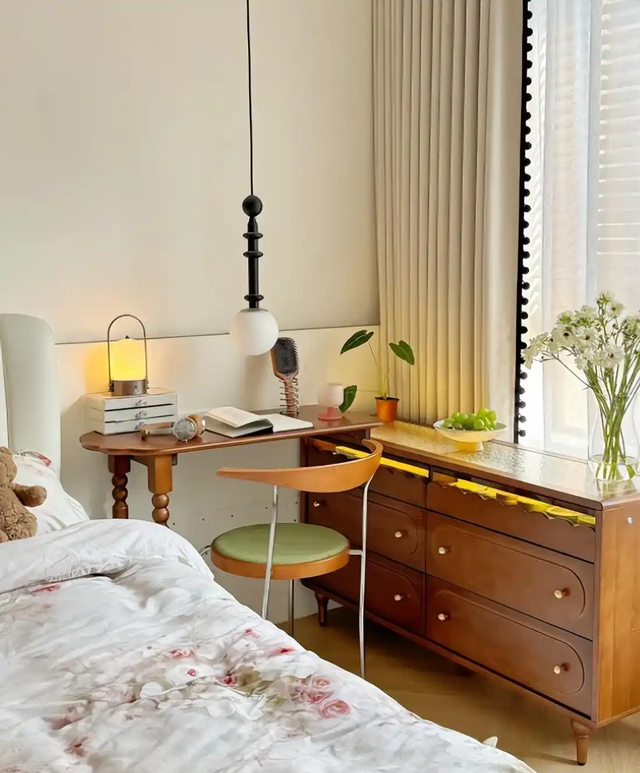 Không phải mê tín, đây là 5 món đồ tuyệt đối không để cạnh giường ngủ: Dễ rước họa vào thân, sức khỏe sa sút- Ảnh 2. Không phải mê tín, đây là 5 món đồ tuyệt đối không để cạnh giường ngủ: Dễ rước họa vào thân, sức khỏe sa sút- Ảnh 2.