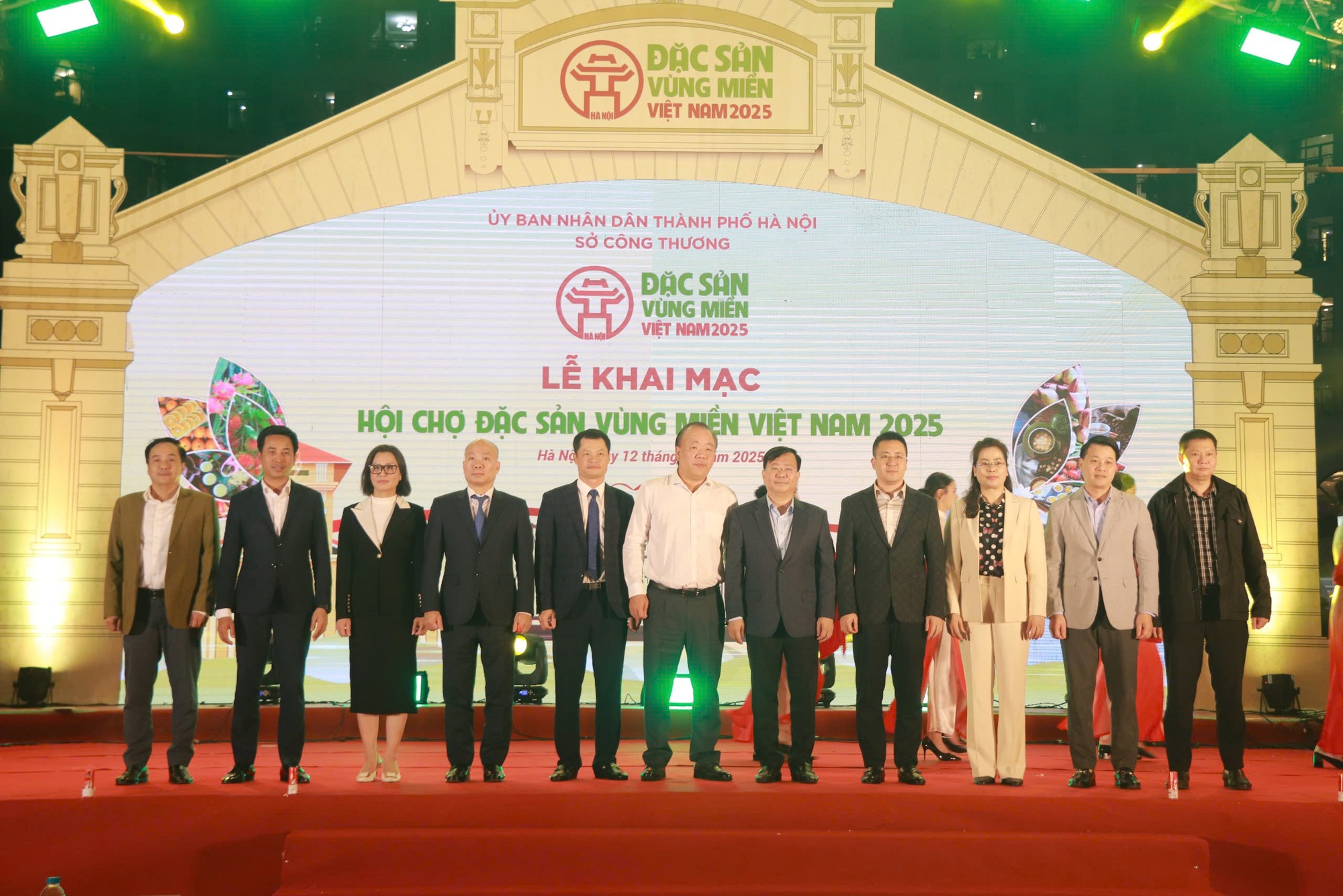 Đặc sản 3 miền từ gạo Séng Cù, cá kho Vũ Đại tới tỏi Lý Sơn, cua Cà Mau... đồng loạt xuất hiện tại TTTM Royal City, chinh phục cả sàn quốc tế Alibaba, Amazon- Ảnh 1. Đặc sản 3 miền từ gạo Séng Cù, cá kho Vũ Đại tới tỏi Lý Sơn, cua Cà Mau... đồng loạt xuất hiện tại TTTM Royal City, chinh phục cả sàn quốc tế Alibaba, Amazon- Ảnh 1.