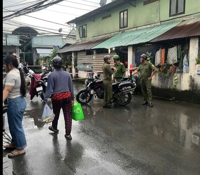 Án mạng tại TP HCM: 1 Người tử vong , 1 người bị thương trong hỗn chiến - Ảnh 4. Án mạng tại TP HCM: 1 Người tử vong , 1 người bị thương trong hỗn chiến - Ảnh 4.