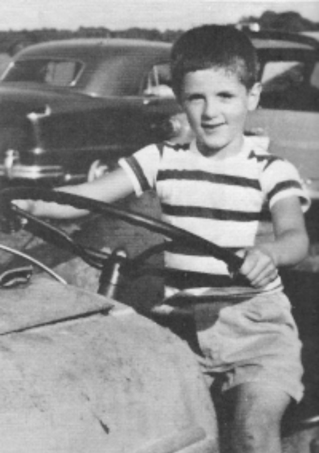 Nam diễn viên bị 1800 đoàn phim từ chối vì quá xấu, giờ thành ông hoàng màn ảnh sở hữu 10.000 tỷ- Ảnh 1. Nam diễn viên bị 1800 đoàn phim từ chối vì quá xấu, giờ thành ông hoàng màn ảnh sở hữu 10.000 tỷ- Ảnh 1.