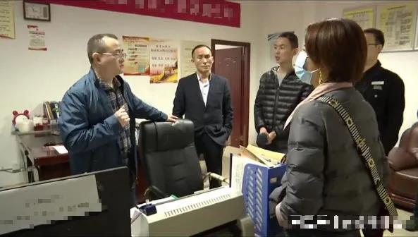 Mua nhà 2,6 tỷ đồng chưa kịp ở đã bị gia đình 8 người lạ “cướp” mất, chủ nhà chết sững- Ảnh 2. Mua nhà 2,6 tỷ đồng chưa kịp ở đã bị gia đình 8 người lạ “cướp” mất, chủ nhà chết sững- Ảnh 2.