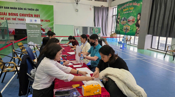 Hàng trăm khách thức đêm chờ mua NƠXH, chủ đầu tư bất ngờ đổi 'chiến thuật'- Ảnh 2.