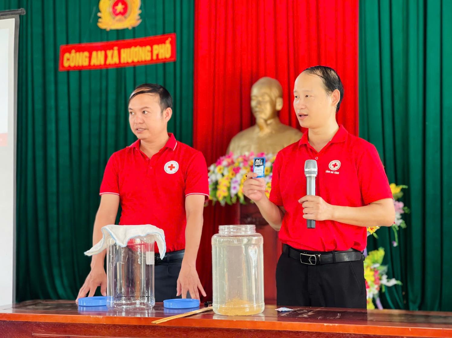 P&G Việt Nam hỗ trợ cộng đồng bị ảnh hưởng bởi bão lũ - Ảnh 2.