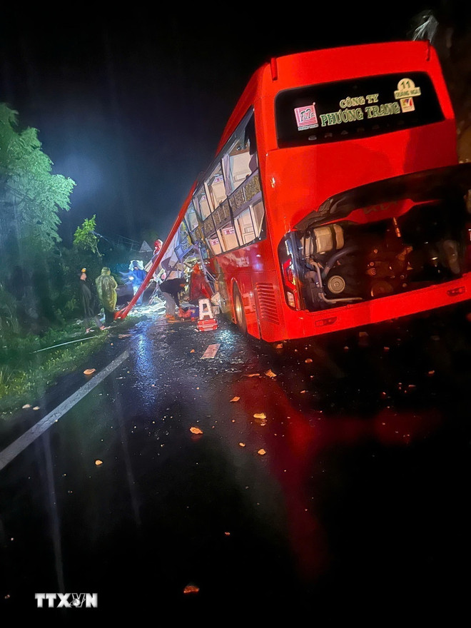 Khánh Hòa: Sạt lở đèo Khánh Lê, nhiều người trên xe khách tử vong- Ảnh 2.