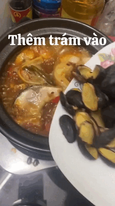 Loại quả "đen như than, đắt như thịt" nhưng nườm nượp người mua, bán đầy rẫy ở chợ Việt - Ảnh 3. Loại quả "đen như than, đắt như thịt" nhưng nườm nượp người mua, bán đầy rẫy ở chợ Việt - Ảnh 3.