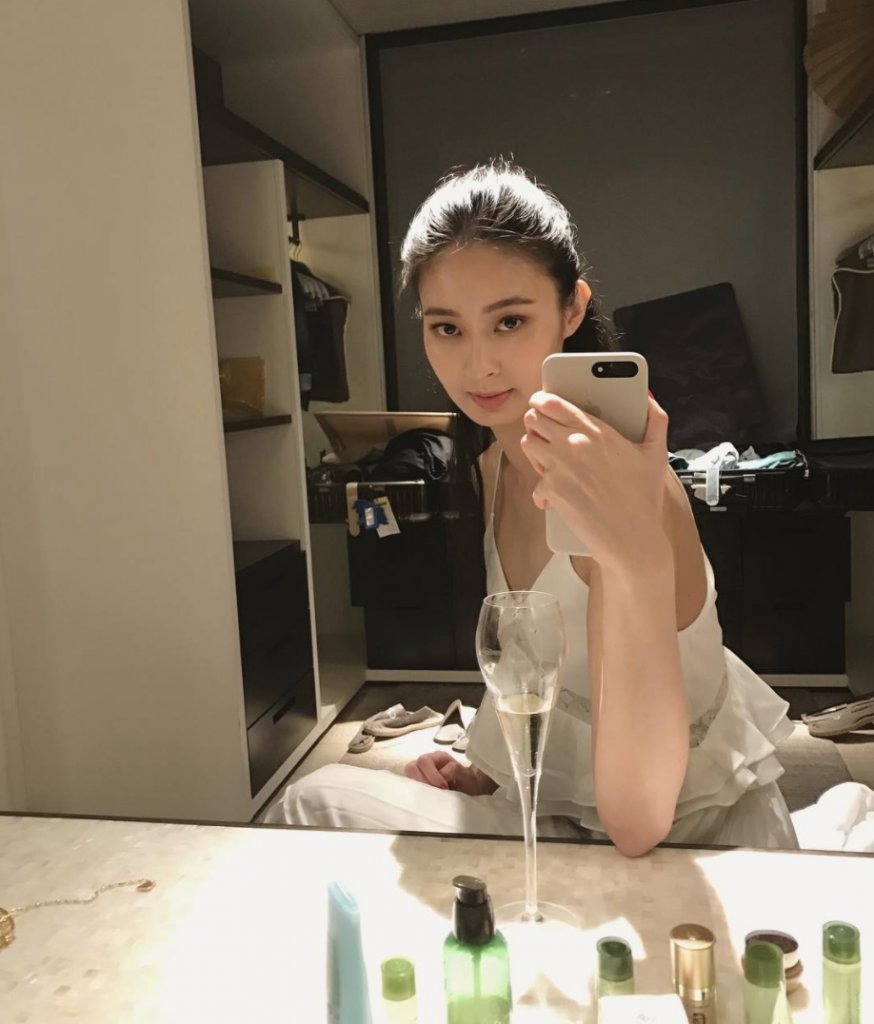 Một Hoa hậu bị thu hồi vương miện, cấm sóng vĩnh viễn vì quá giàu và lười biếng nhất showbiz - Ảnh 4.