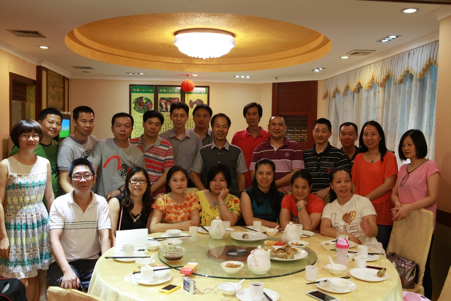 Đi họp lớp, lớp trưởng sốc khi bạn cũ bỏ về vì bao thuốc lá hơn 900 tỷ đồng- Ảnh 2. Đi họp lớp, lớp trưởng sốc khi bạn cũ bỏ về vì bao thuốc lá hơn 900 tỷ đồng- Ảnh 2.