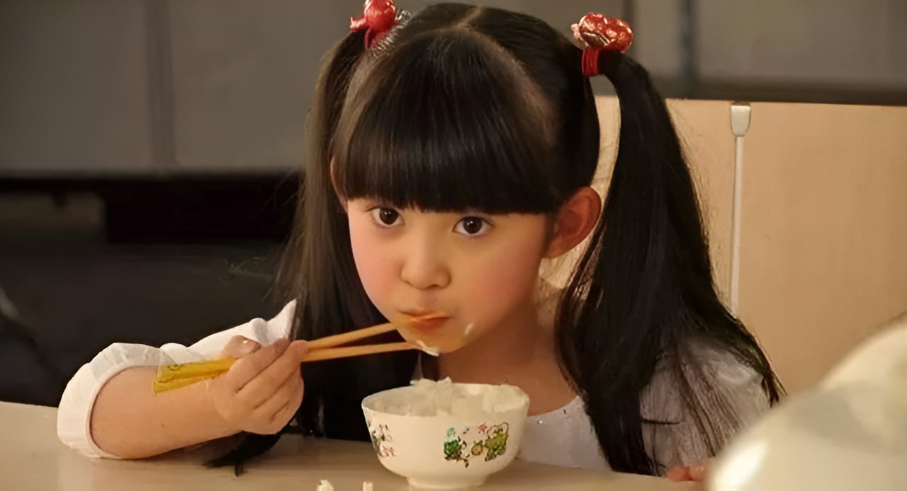 Giáo sư nổi tiếng nói thẳng: Trẻ không có tương lai thường có 3 biểu hiện khi ăn, cần uốn nắn sớm- Ảnh 3. Giáo sư nổi tiếng nói thẳng: Trẻ không có tương lai thường có 3 biểu hiện khi ăn, cần uốn nắn sớm- Ảnh 3.