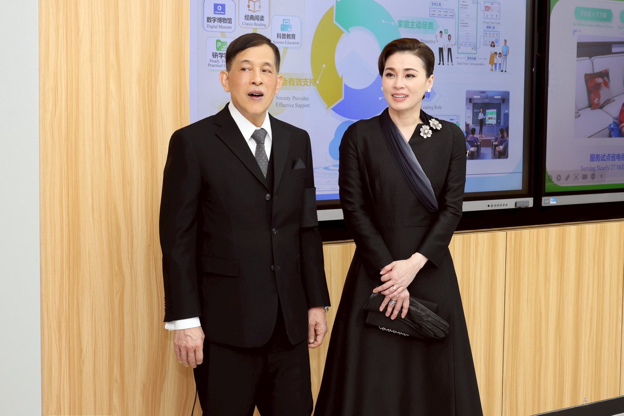 Hoàng hậu Thái Lan từng là tiếp viên hàng không: U50 đẹp lộng lẫy như minh tinh trong chuyến công du nước ngoài- Ảnh 4. Hoàng hậu Thái Lan từng là tiếp viên hàng không: U50 đẹp lộng lẫy như minh tinh trong chuyến công du nước ngoài- Ảnh 4.