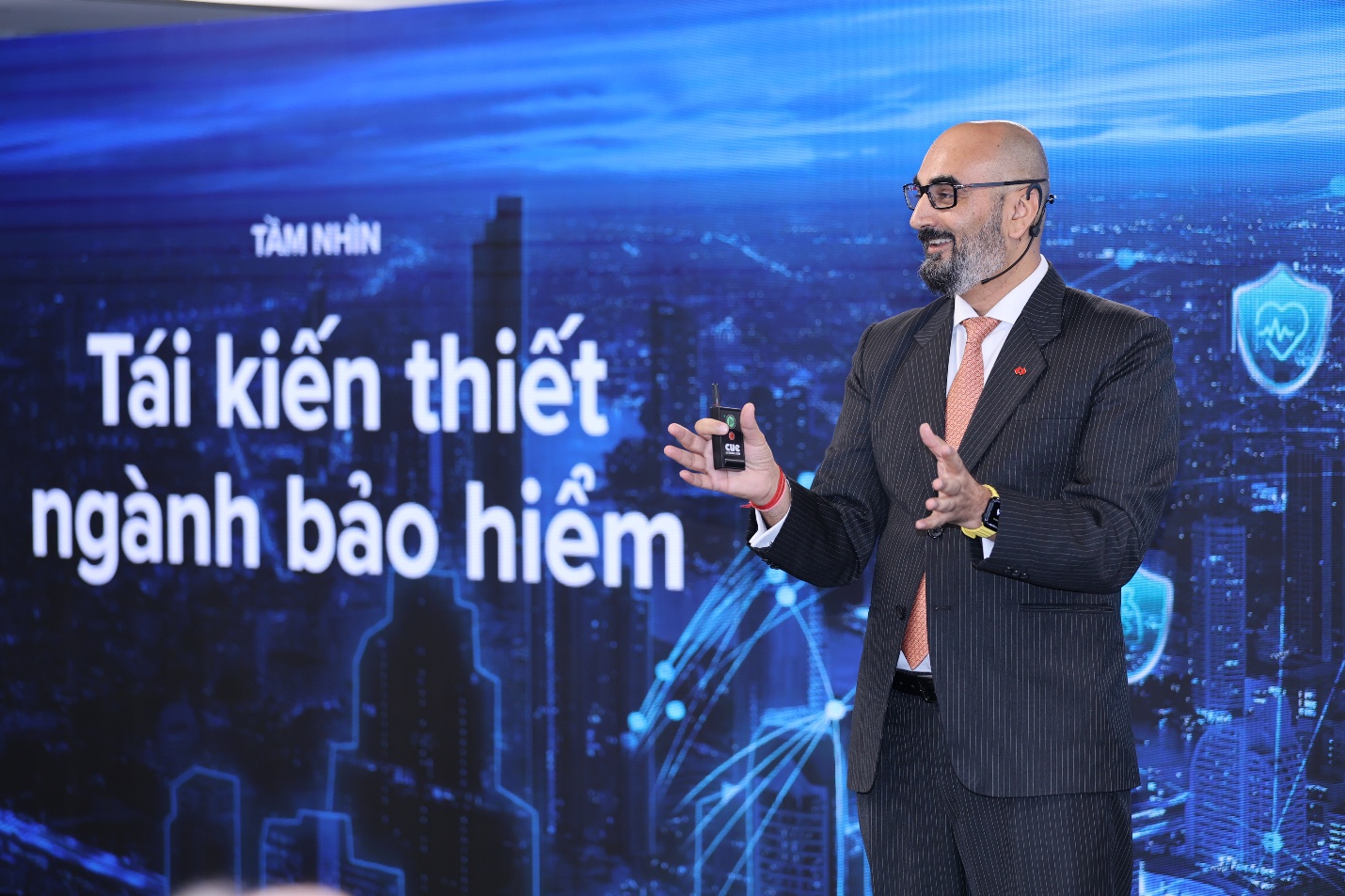 Techcombank phân phối sản phẩm Techcom Life, bước tiến mới cho hệ sinh thái tài chính - bảo hiểm liền mạch - Ảnh 1. Techcombank phân phối sản phẩm Techcom Life, bước tiến mới cho hệ sinh thái tài chính - bảo hiểm liền mạch - Ảnh 1.