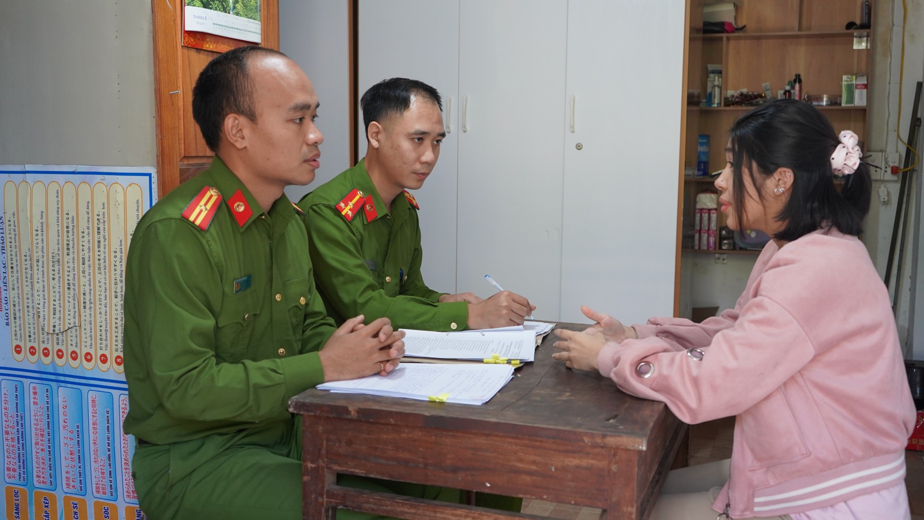 Khám xét khẩn cấp người, chỗ ở của Nguyễn Ngọc Bích Thủy và chồng- Ảnh 2.