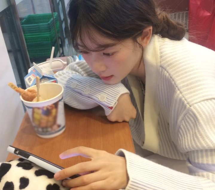 9 thói quen ăn uống khiến chị em "béo không phanh" dù chẳng ăn đêm, mê đồ ngọt hay dầu mỡ- Ảnh 1. 9 thói quen ăn uống khiến chị em "béo không phanh" dù chẳng ăn đêm, mê đồ ngọt hay dầu mỡ- Ảnh 1.