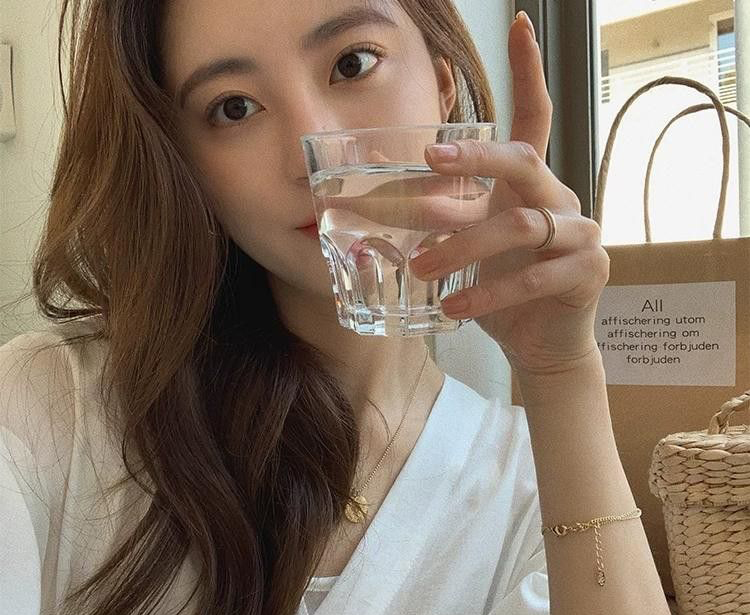 9 thói quen ăn uống khiến chị em "béo không phanh" dù chẳng ăn đêm, mê đồ ngọt hay dầu mỡ- Ảnh 2. 9 thói quen ăn uống khiến chị em "béo không phanh" dù chẳng ăn đêm, mê đồ ngọt hay dầu mỡ- Ảnh 2.